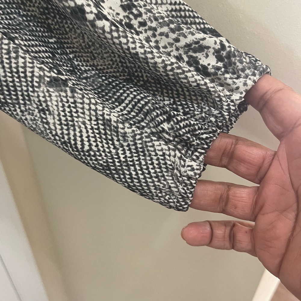 J. Crew Gray, White and Black Snake Skin Print Long Sleeve Blouse - Shirt size S - Picture 5 of 13